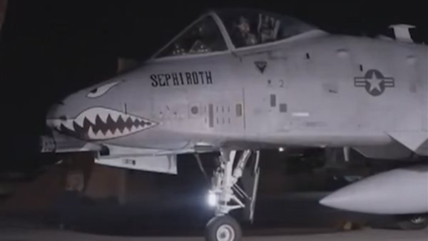 عاجل.. عاجل..مشاهد تظهر انطلاق المقاتلات الأمريكية لضرب مواقع لتنظيم داعش في ⁧‫سوريا‬⁩