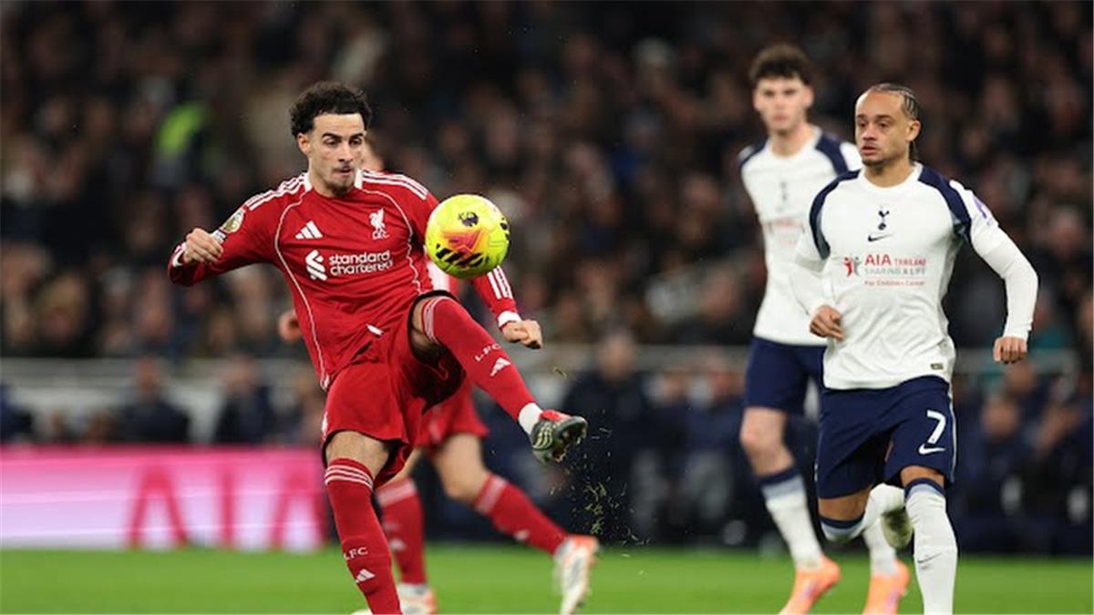 عاجل.. حالة طرد في مباراة ليفربول وتوتنهام بـ الدوري الإنجليزي