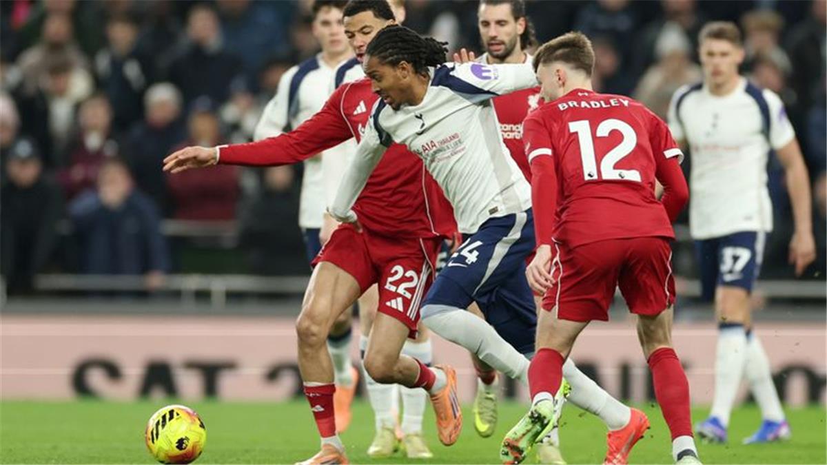 عاجل.. الإثارة مستمرة.. طرد جديد لـ توتنهام في مباراة ليفربول