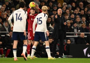 عاجل.. سلوت يحاول التماسك بشأن إصابة إيزاك ويصرّح: أتمنى محو بضع دقائق من ذاكرتي