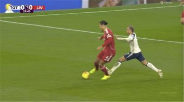 عاجل.. “فان دايك قائدي”.. أول تعليق من سيمونز بعد طرده أمام ليفربول في الدوري الإنجليزي