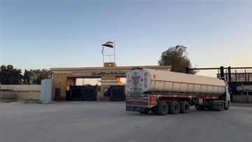 عاجل.. الهلال الأحمر المصري يدفع بـ 130 ألف سلة غذائية و 22 ألف قطعة ملابس شتوية لقطاع غزة