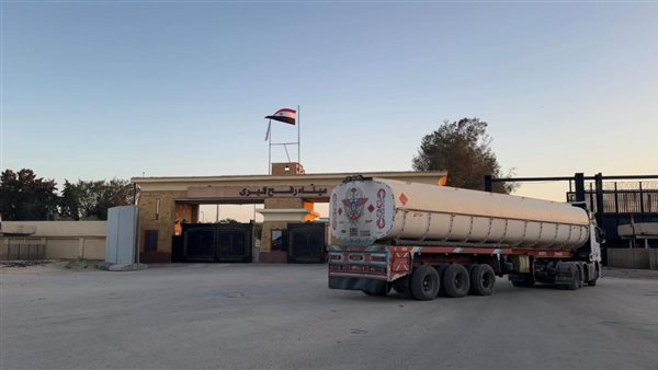 عاجل.. الهلال الأحمر المصري يدفع بـ 130 ألف سلة غذائية و 22 ألف قطعة ملابس شتوية لقطاع غزة