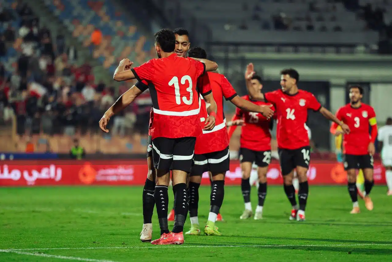 عاجل.. ” اتفرج في البيت”.. ترددات قنوات مفتوحة تُذيع مباراة مصر وزيمبابوي في كأس أمم أفريقيا