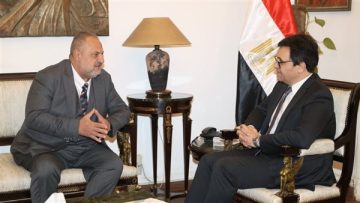 عاجل.. وزير الثقافة يلتقي الفنان القدير خالد الصاوي لبحث إنشاء المركز الدولي للتدريب على فنون المسرح