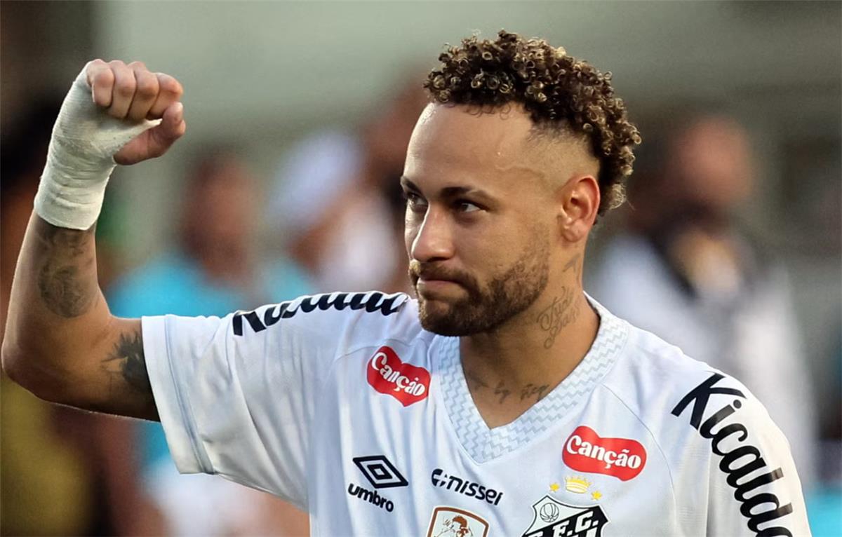 عاجل.. من أجل كأس العالم.. نيمار يخضع لجراحة ناجحة في الركبة