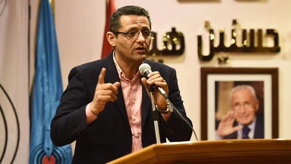 عاجل.. انتهاك خصوصية عزاء الفيشاوي يخالف القواعد المهنية