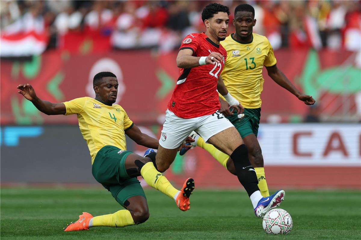 عاجل.. فيديو وصور | طرد لاعب منتخب مصر و”خناقة” مع لاعبي وجهاز جنوب إفريقيا
