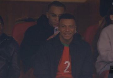 عاجل.. لدعم حكيمي.. مبابي يظهر في ملعب مباراة المغرب وزامبيا بـ كأس أمم إفريقيا