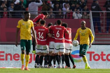 عاجل.. حارس جنوب إفريقيا السابق “حائر” بسبب قرار الحكم في مباراة مصر