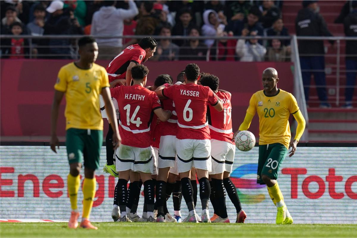 عاجل.. حارس جنوب إفريقيا السابق “حائر” بسبب قرار الحكم في مباراة مصر