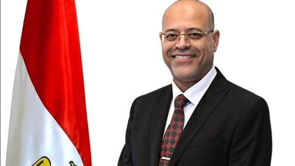 عاجل.. وزير العمل يصدر قرارًا وزاريا بشأن تحديد ساعات العمل في المنشآت الصناعية