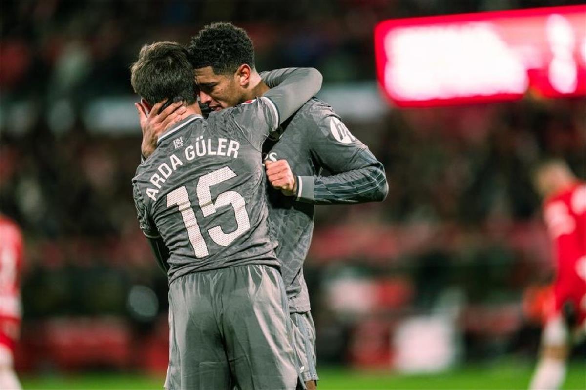 عاجل.. سبب انسحاب ريال مدريد من محادثات التعاقد مع لاعب خط وسط و3 مدافعين مجانيين