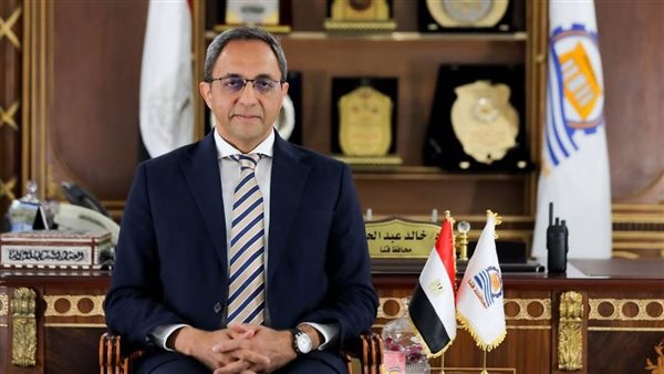 عاجل.. محافظ قنا يتابع أعمال صيانة أعمدة الإنارة وتقليم الأشجار بطريق قنا – الأقصر الزراعي