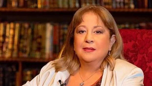 عاجل.. كله عاوز ياخد اللقطّة.. عمر فاروق الفيشاوي يعلق على واقعة انفعال شقيقه أحمد على أحد المصورين بعزاء والدته