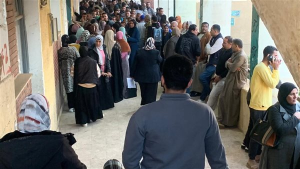 عاجل.. توافد كثيف للناخبين على لجان الاقتراع للإدلاء بأصواتهم في جولة الإعادة بالدوائر الـ19 الملغاة بالجيزة