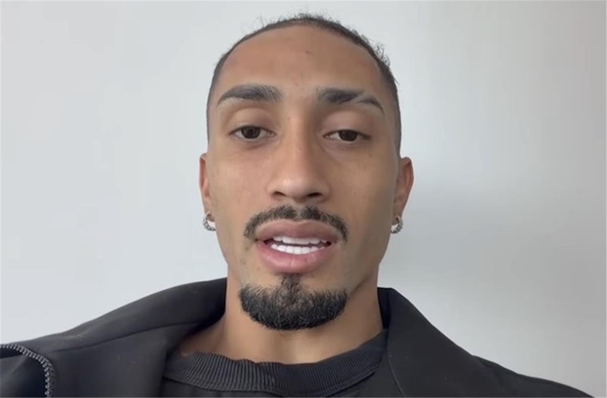 عاجل.. حفل جلوب سوكر.. رافينها بعد فوزه بجائزة أفضل لاعب في الليجا: قدمنا موسمّا لا ينسى