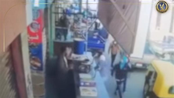 عاجل.. خلافات أسرية تتحول لاعتداء بسلاح أبيض داخل محل عمل بحوش عيسى.. والداخلية تكشف التفاصيل