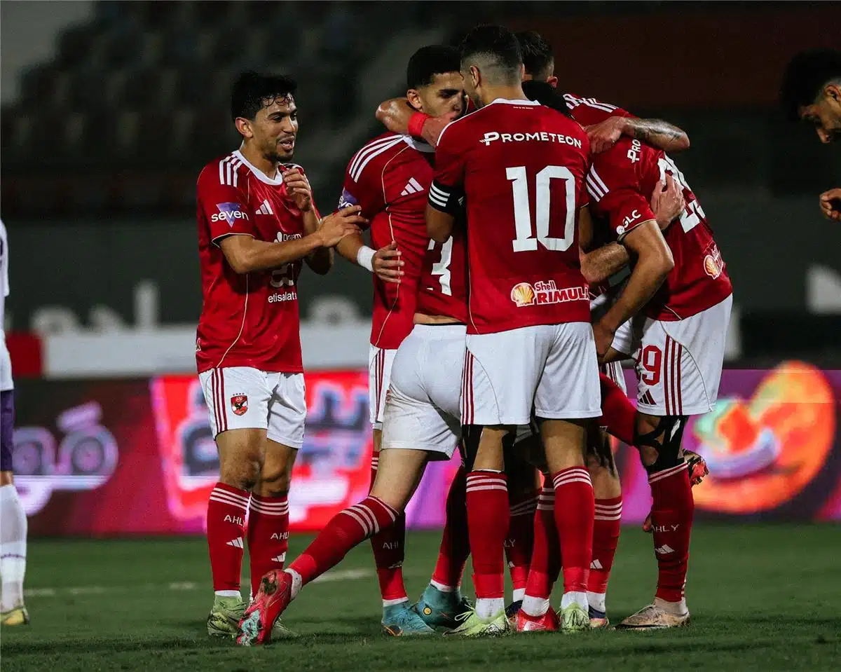 عاجل.. عرض صيني يُهدد بقاء نجم الأهلي.. اشتعلت