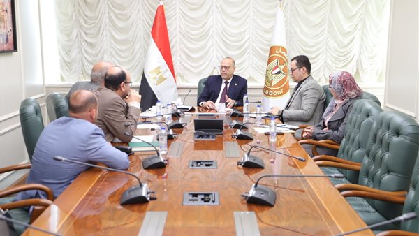 عاجل.. وزير العمل يبحث التعاون المشترك مع مركز بحوث وتطوير الفلزات