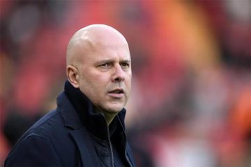 عاجل.. سلوت في ورطة.. لاعب ليفربول يواجه شبح الإيقاف بسبب مباراة ليدز يونايتد