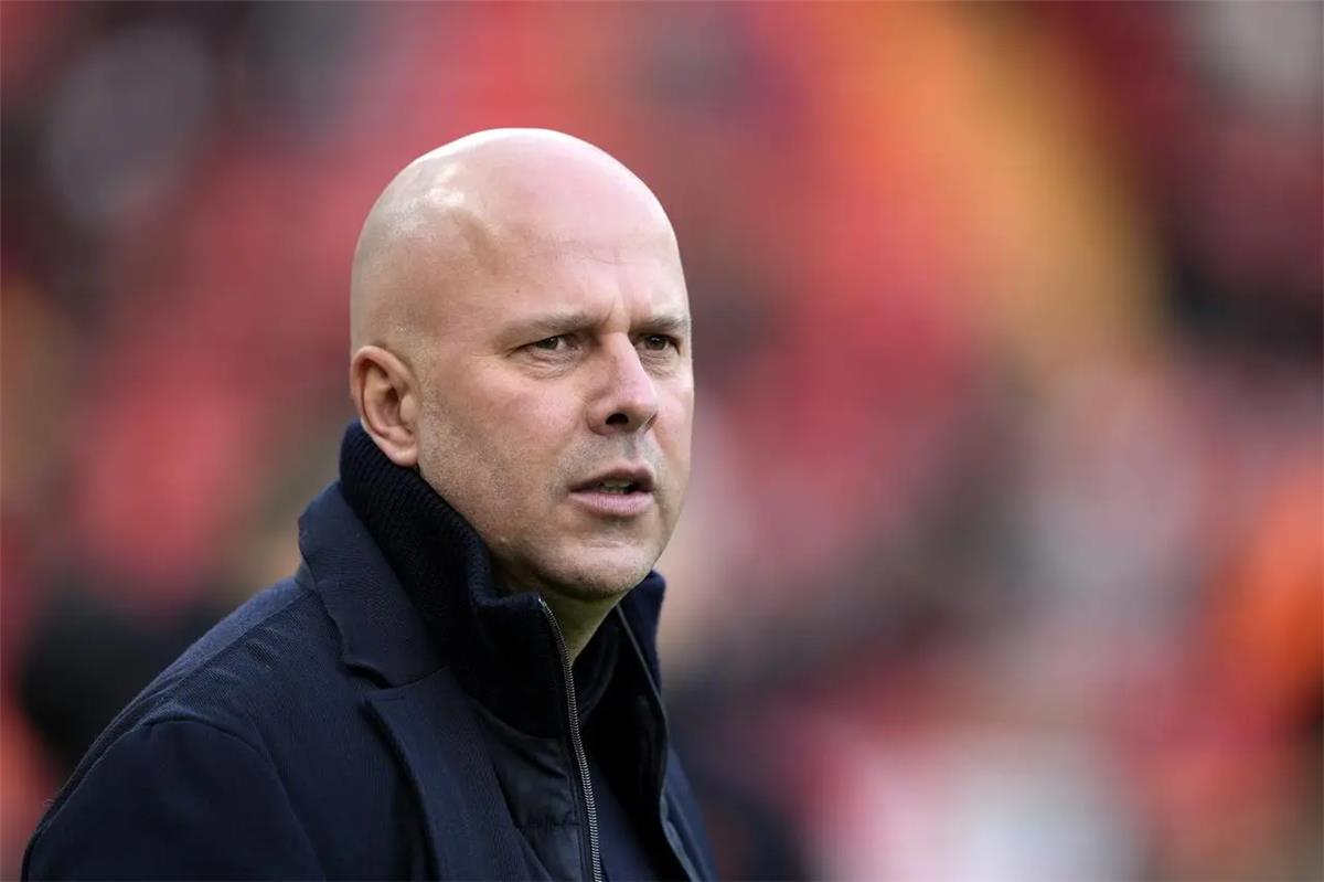 عاجل.. سلوت في ورطة.. لاعب ليفربول يواجه شبح الإيقاف بسبب مباراة ليدز يونايتد