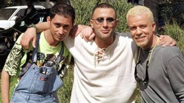 عاجل.. شريف منير يحتفي بمرور 26 عامًا على العرض الأول لفيلم “شورت وفانلة وكاب” (صور)