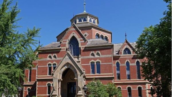 عاجل.. جامعة براون الأمريكية تعلن عن وجود مسلح يطلق النار داخل حرمها الجامعي في ولاية رود آيلاند