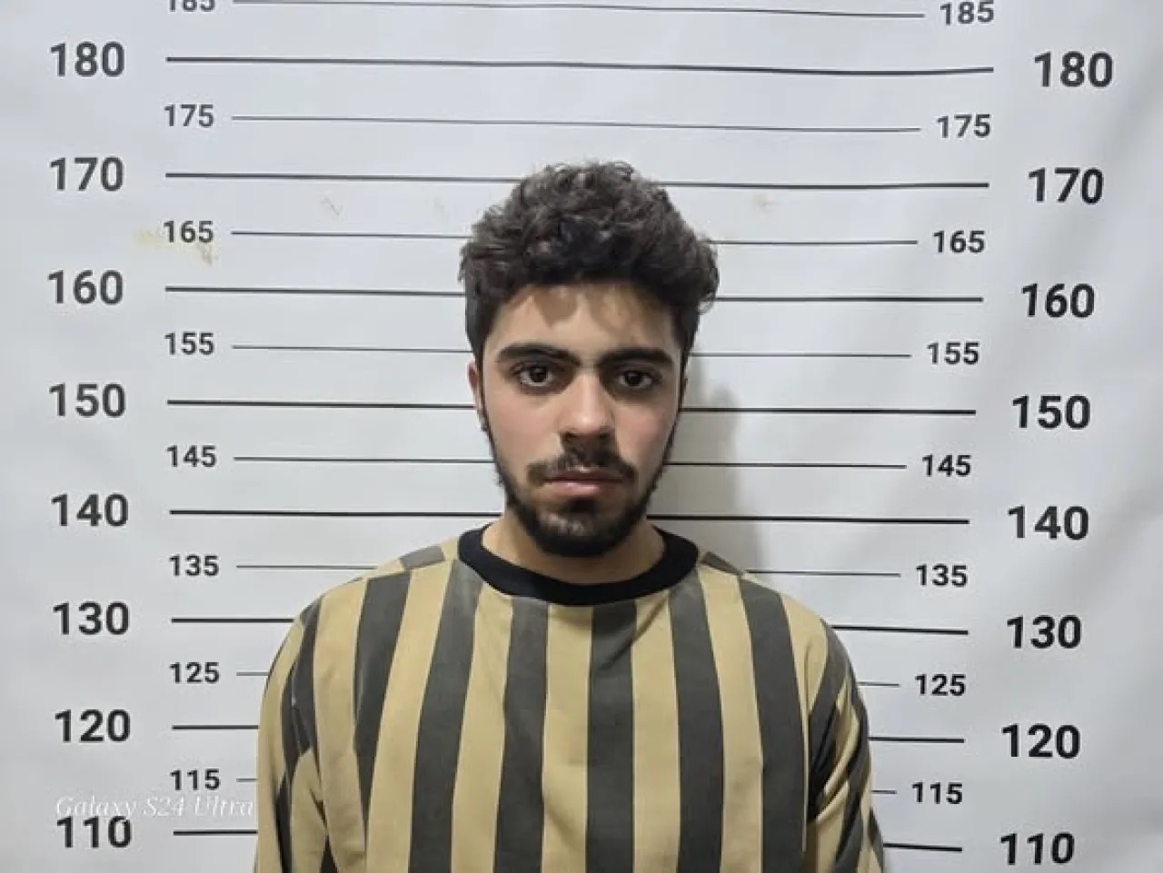 عاجل.. سورية توقف شخصين لنشر رموز النظام السابق