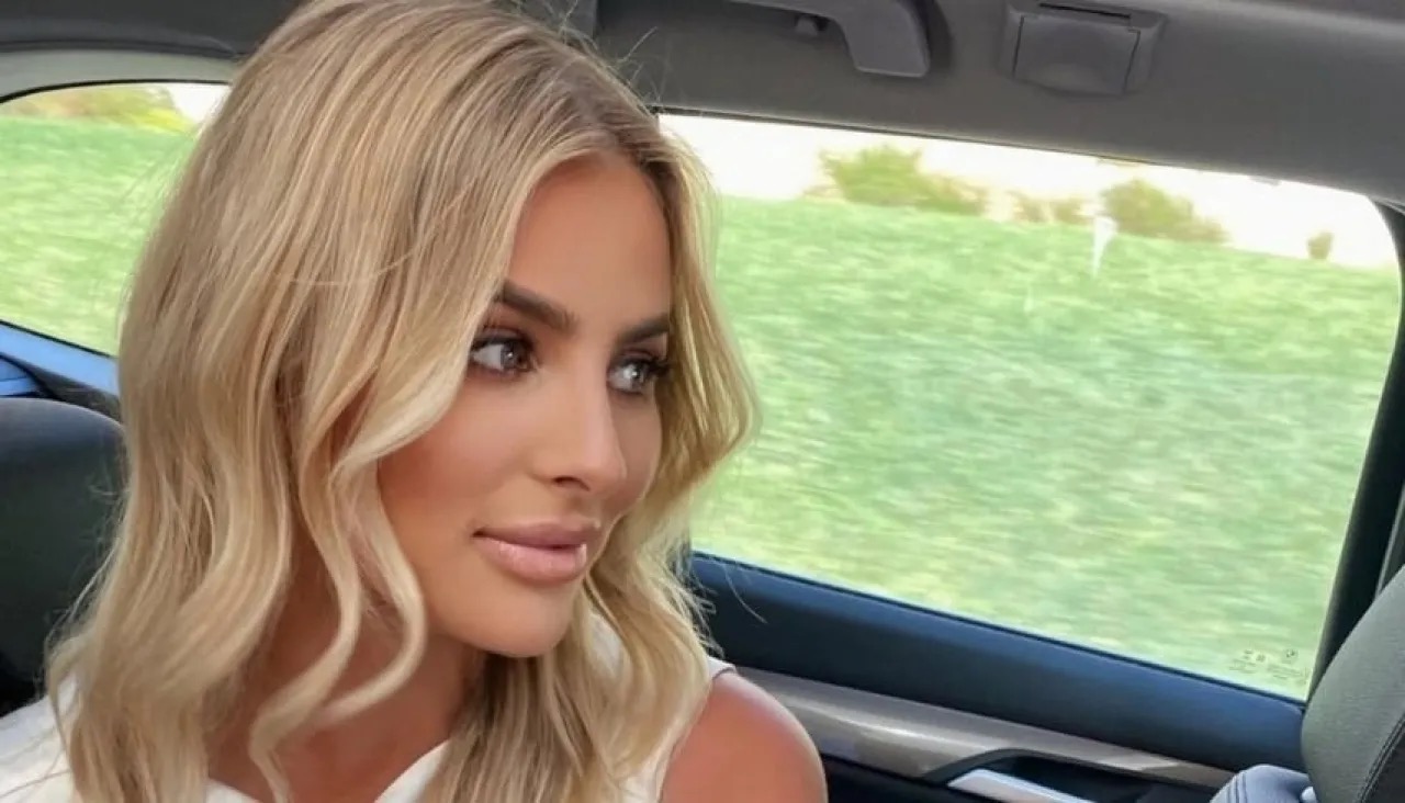 عاجل.. المؤثرة الأسترالية إندي كلينتون تثير جدلاً بعد فرض رسوم على الكشف عن نتائج تجميل أنفها