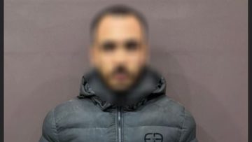 عاجل.. ضبط أحد الأشخاص قام بتوجيه الناخبين بمحيط إحدى اللجان الإنتخابية بدائرة قسم شرطة حلوان بالقاهرة