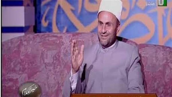 عاجل.. فين الاحترام.. أزهري يهاجم فتاة المترو