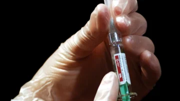 عاجل.. لماذا يجب تطعيم الذكور للقضاء على سرطان عنق الرحم؟