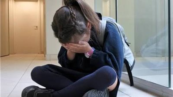 عاجل.. فرد أمن بمدرسة خاصة بالتجمع يتحـ.ـرش بـ4 صغار فى كي جي