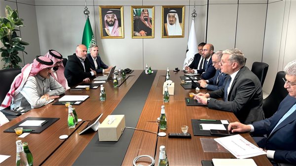 عاجل.. وزير البترول يبحث زيادة فرص الشركات المصرية في أعمال مشروع نيوم بالسعودية