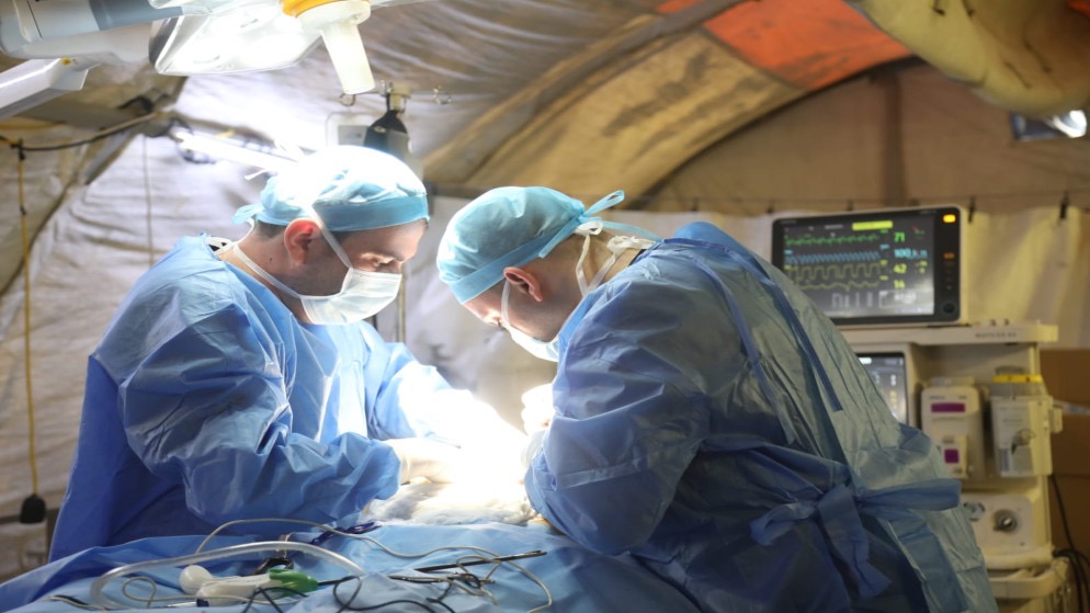 عاجل.. المستشفى الميداني الأردني يجري عملية نوعية لشاب في غزة