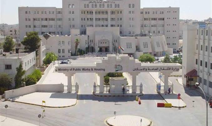 عاجل.. وزارة الأشغال تعلن جاهزية الفرق للتعامل مع الأحوال