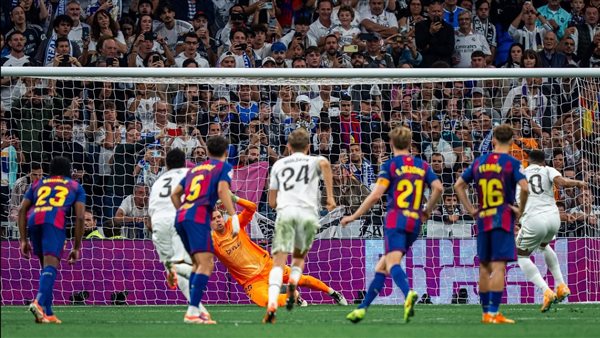 عاجل.. هزيمة تاريخية.. طردان.. إصابة خطيرة.. وبرشلونة يبتعد بالصدارة