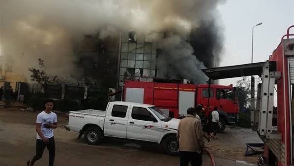 عاجل.. السيطرة على حريق ورشة نجارة في الوادي الجديد دون إصابات