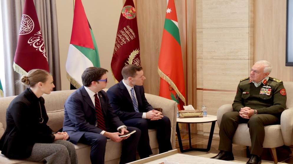 عاجل.. رئيس هيئة الأركان الأردنية يستقبل وفد الكونغرس الأميركي لمناقشة الأمن والسلم الدوليين