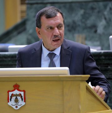 عاجل.. نائب عايش يستنكر تخفيض الضرائب على السجائر الإلكترونية