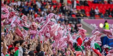 عاجل.. أردني يطلق مبادرة “هَدبتلّي” ويوزع أكثر من 10 آلاف علم وشماغ دعمًا للمنتخب في كأس العرب