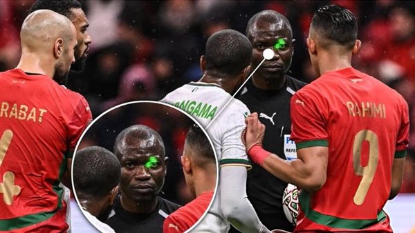 عاجل.. “أقلام الليزر” تعكر صفو افتتاح “الكان”.. ظاهرة مرفوضة تظهر في مباراة المغرب وجزر القمر