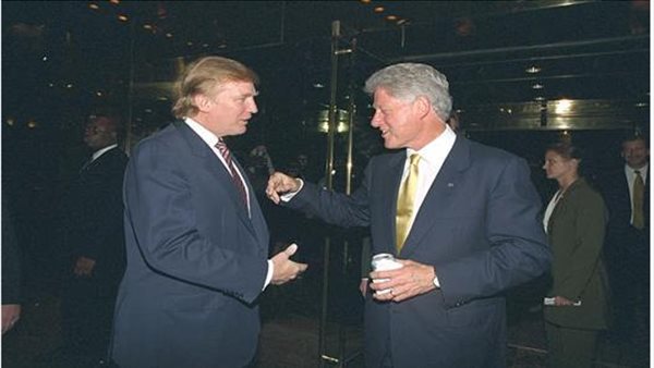 عاجل.. ظهور ترامب وكلينتون وجيتس في مجموعة جديدة من صور إبستين