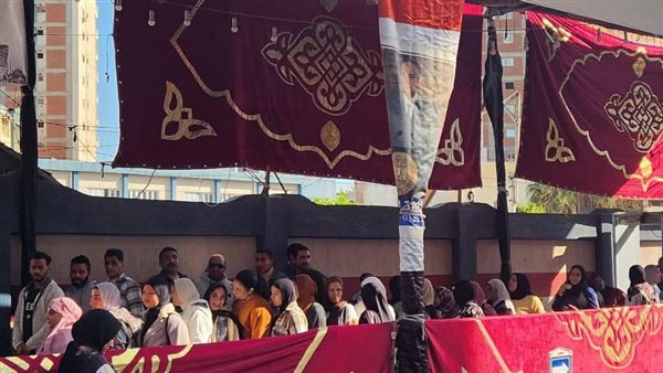 عاجل.. إقبال كثيف في لجنة معاذ بن جبل ببندر دمنهور بانتخابات مجلس النواب