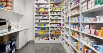 عاجل.. وزير الصحة يحدد أوقات صرف الأدوية