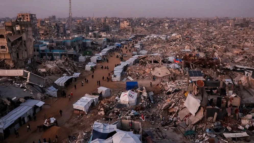 عاجل.. غزة تطالب بـ200 ألف وحدة سكنية عاجلة بعد غرق وتطاير آلاف الخيام