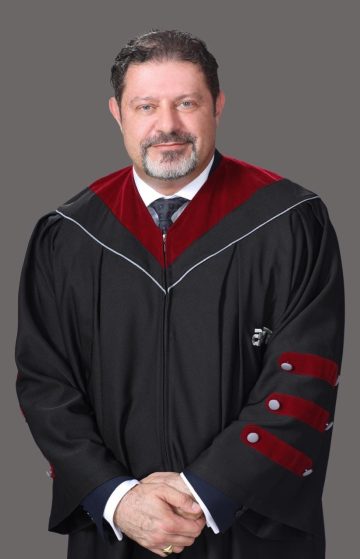 عاجل.. تكليف الدكتور عريضة رئيسًا للجامعة الأميركية