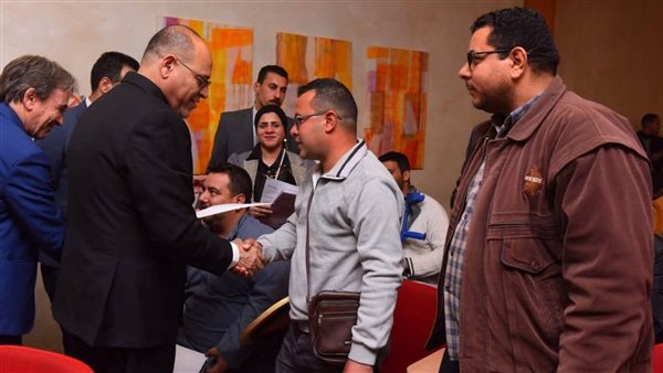عاجل.. وزير العمل يفتتح ندوة توعوية بقانون العمل الجديد بجامعة هليوبوليس.. ويسلم عقودا لذوي همم