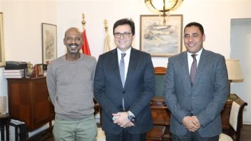 عاجل.. وزير الثقافة يلتقي الفنان أمير صلاح الدين لبحث إطلاق مهرجان “المسرح والموسيقى للجميع”